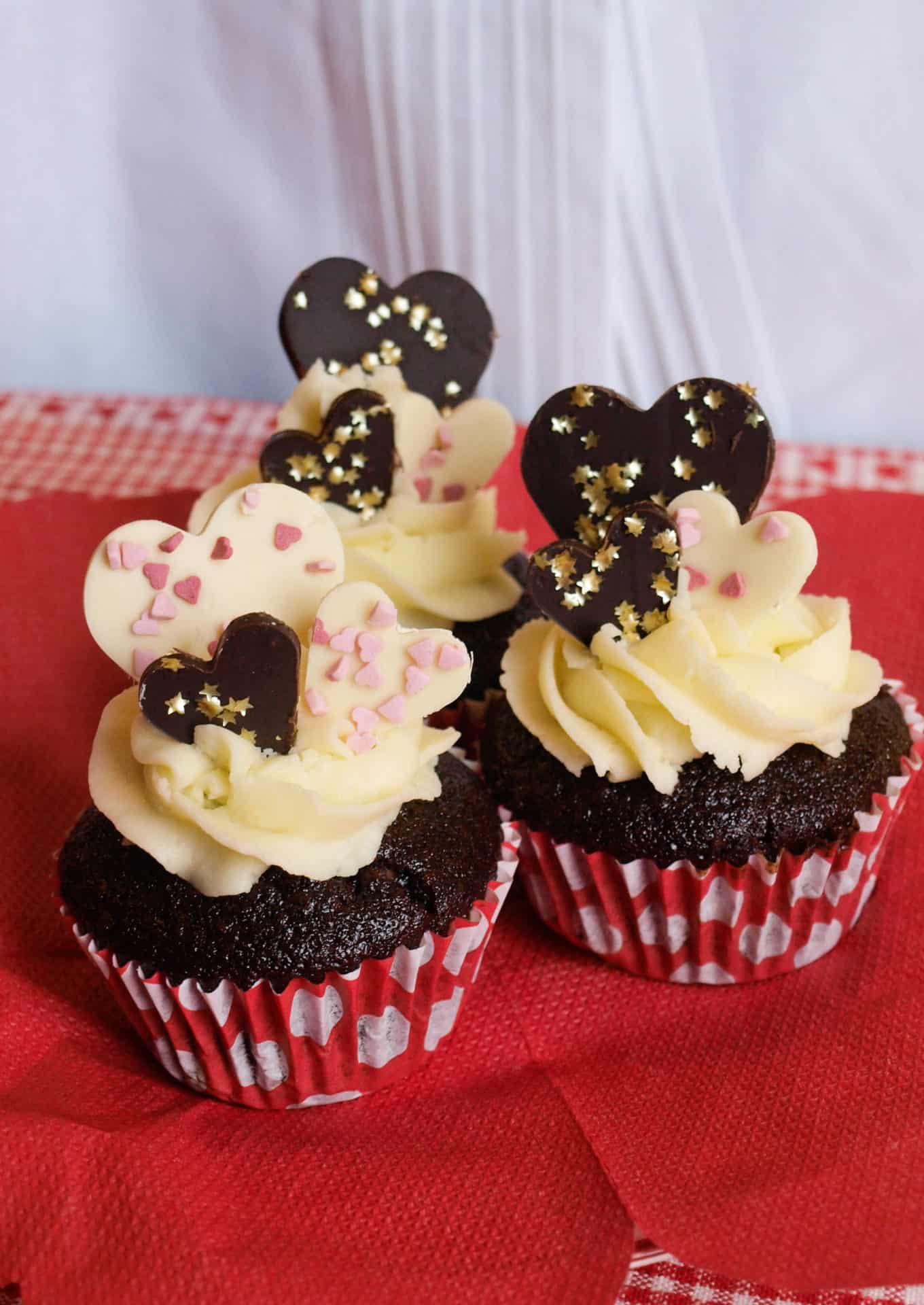 How to make Chocolate Gingerbread Cupcakes for your Valentine ...
