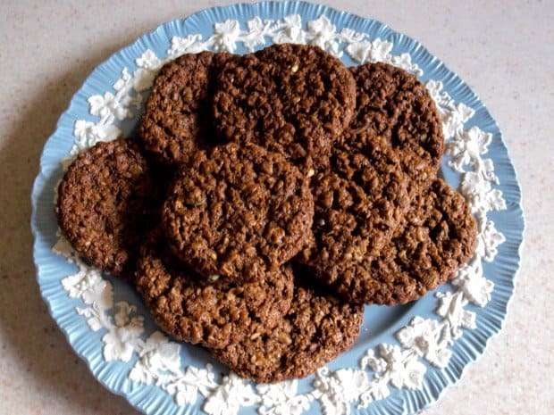 Treacle Oat Cookies - Farmersgirl Kitchen