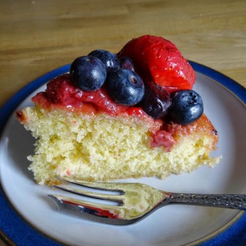 Easy Strawberry And Blueberry Cake - Farmersgirl Kitchen