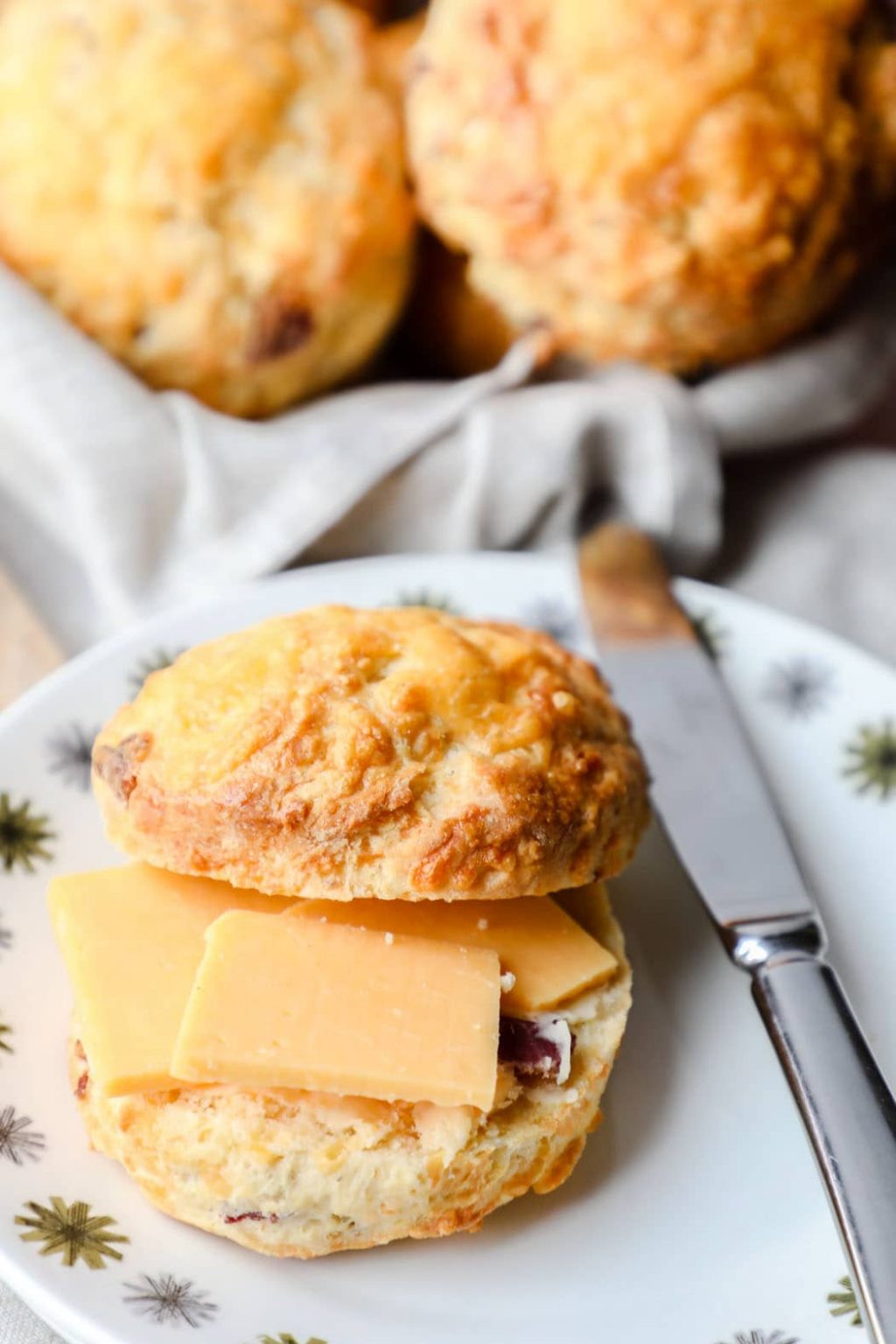 Bacon Cheddar Scones - Farmersgirl Kitchen