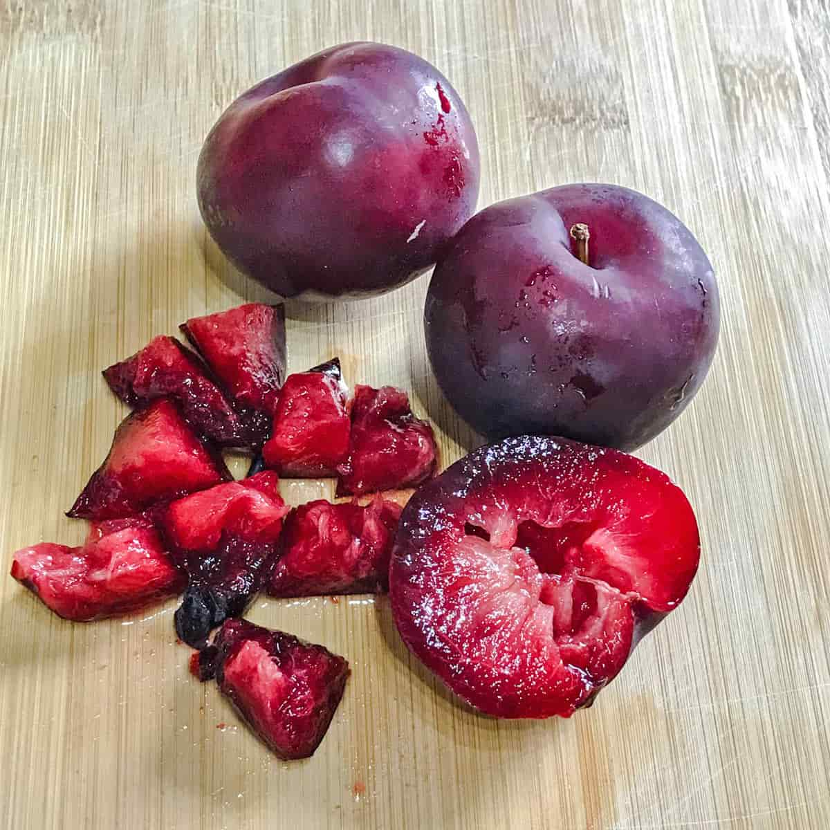 Quick & Easy Plum Jam (low sugar/DIY pectin) - Inspired Edibles