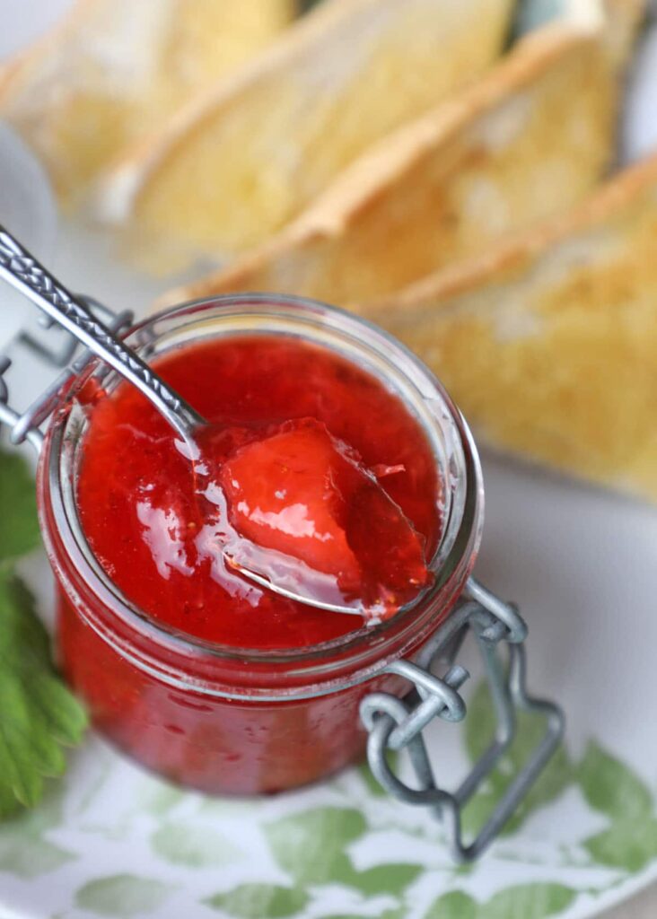 Low Sugar Peach & Strawberry Jam - Farmersgirl Kitchen